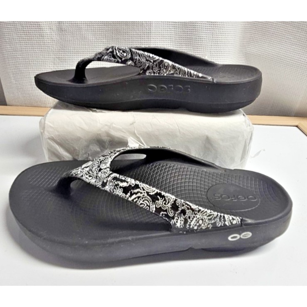 OOFOS OOLala flip flop Limited Bandana Paisley woman sandal black‎ Sz US 6/EU37